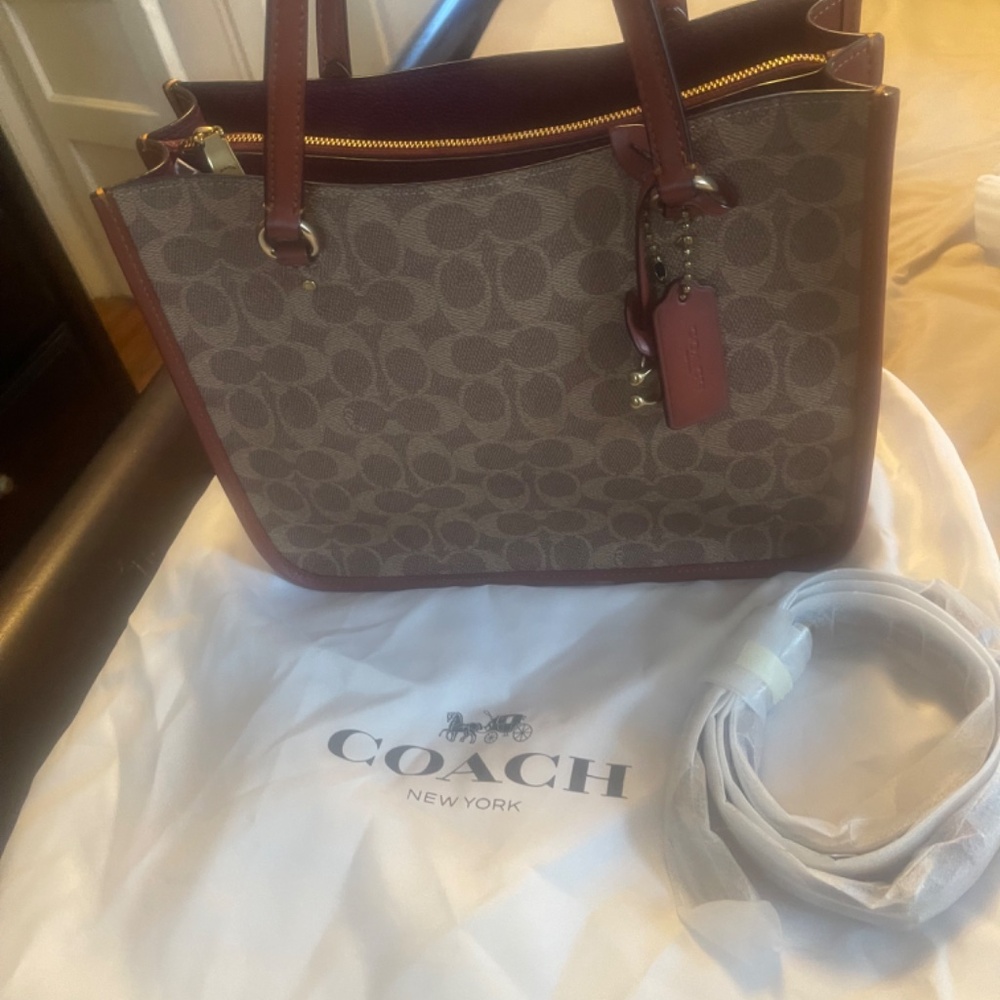 Coach - Picture 2 of 3